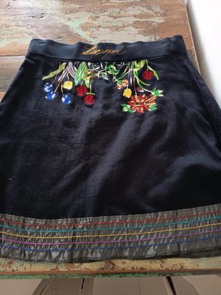 Falda Desigual bordada flores