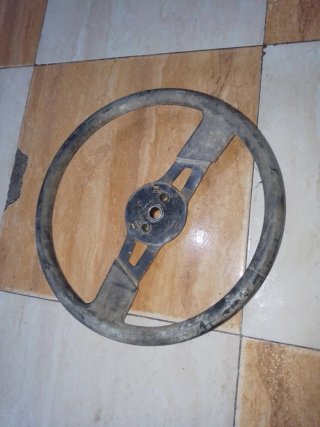 Se vende volante para coche chasico de Seat 128