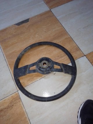 Se vende volante para coche chasico de Seat 128