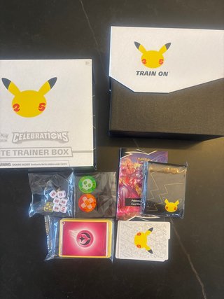 Caja Entrenador Elite Pokémon Celebrations