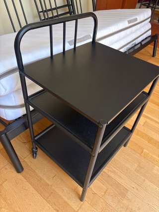 Cama extensible Ikea negra + mesita
