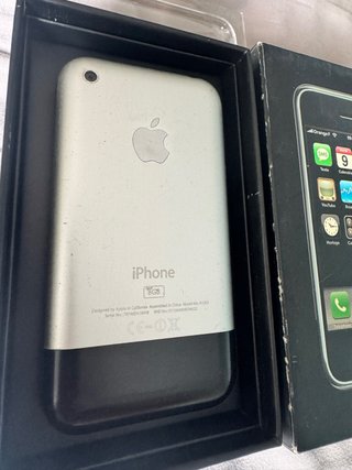 iPhone 2G 8GB  Apple