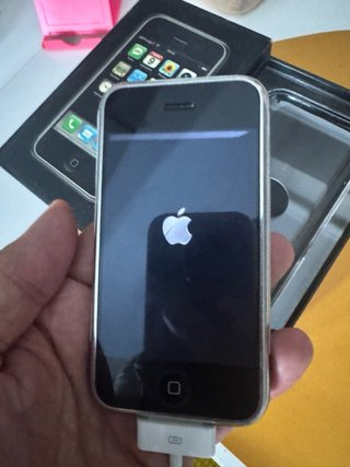 iPhone 2G 8GB  Apple