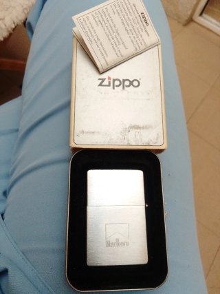 Mechero Zippo Marlboro