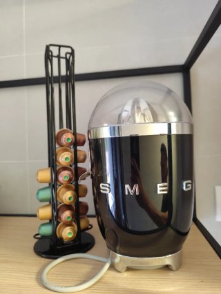 Exprimidor negro SMEG nuevo sin caja