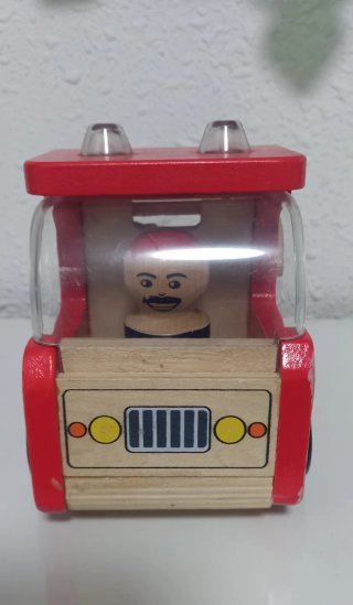 Camión de bomberos de madera. Made in Germany