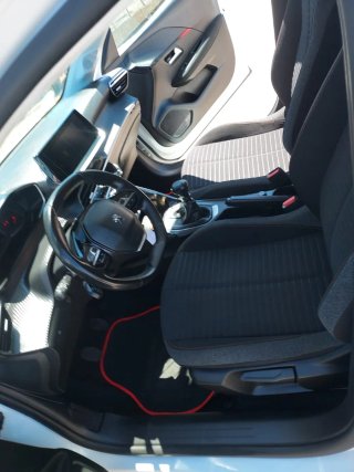 Peugeot 208 2021
