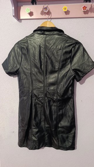 Vestido corto de cuero