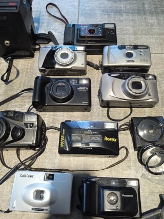 Lote di varie fotocamere