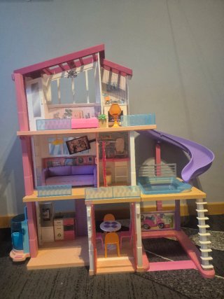 Se regala casa de Barbie XXL