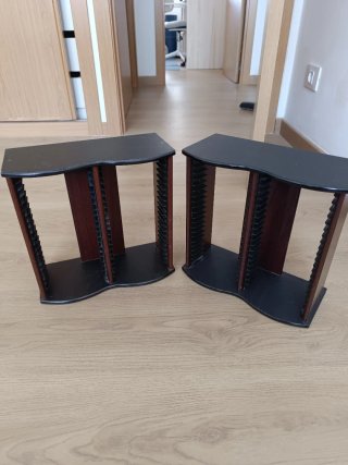 Dos torres de madera para Cds