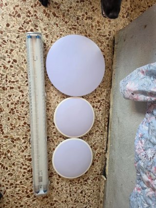 Lámpara led y 3 focos circulares