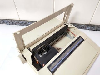 Máquina de escribir eléctrica Nakajima AX-60