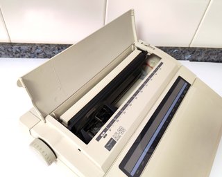 Máquina de escribir eléctrica Nakajima AX-60