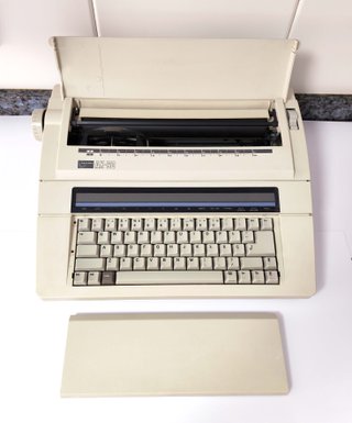 Máquina de escribir eléctrica Nakajima AX-60