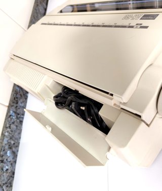 Máquina de escribir eléctrica Nakajima AX-60