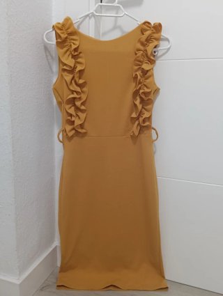 Vestido amarillo con volantes
