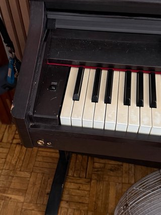 Piano digital en buen estado en perfectas condicon