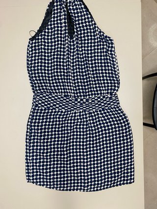 Vestido corto de ZARA Basic con estampado de lunar