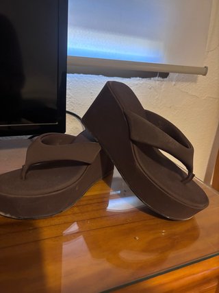 Chanclas cuña marrones