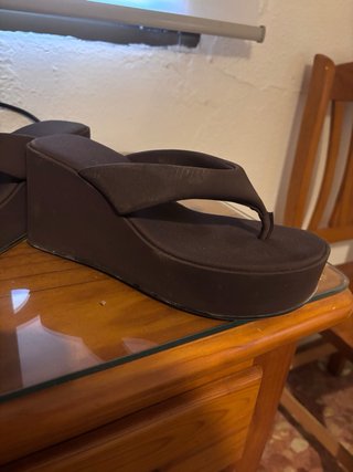 Chanclas cuña marrones