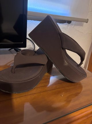 Chanclas cuña marrones
