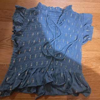 Blusa verde agua con detalles dorados
