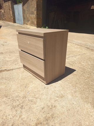 Escritorio y mesillas