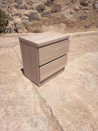 Escritorio y mesillas