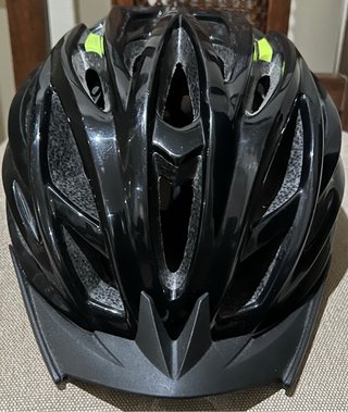 Casco MTB con dettagli in verde