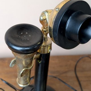 Teléfono antiguo decorativo estilo candlestick