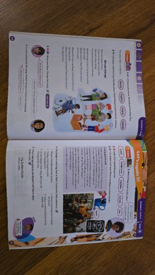 Libro de inglés 4 primaria. Open Up class book.