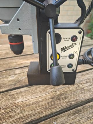Taladro Magnético Milwaukee MDE 42