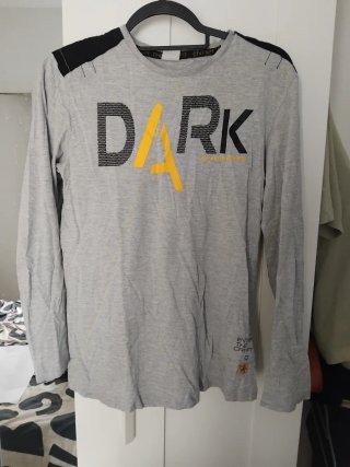 Camiseta gris manga larga hombre
