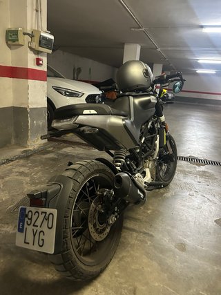 Husqvarna Svartpilen 125cc Gris Mate