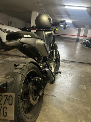 Husqvarna Svartpilen 125cc Gris Mate