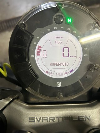 Husqvarna Svartpilen 125cc Gris Mate