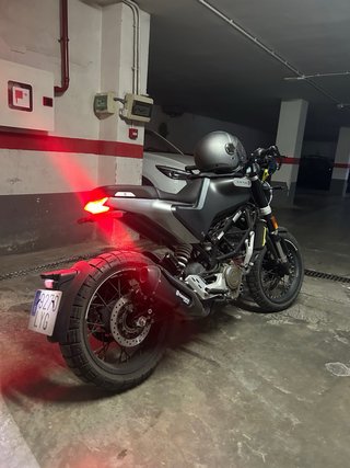 Husqvarna Svartpilen 125cc Gris Mate