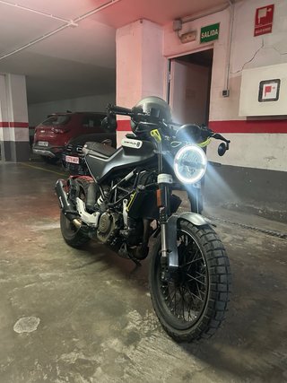 Husqvarna Svartpilen 125cc Gris Mate