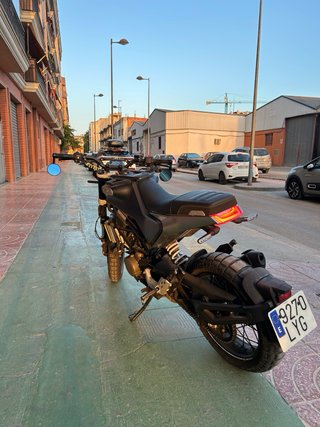 Husqvarna Svartpilen 125cc Gris Mate