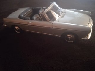 Maqueta Peugeot 404 Cabriolet 1:18 Norev