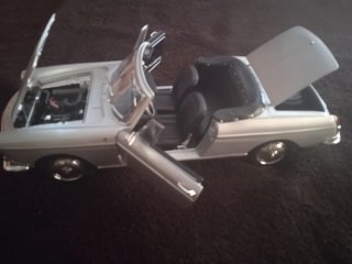 Maqueta Peugeot 404 Cabriolet 1:18 Norev