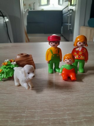 Familia Playmobil con perro y accesorios