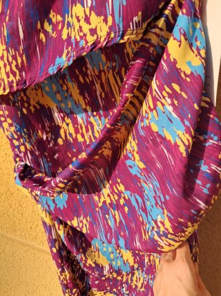 Vestido asimétrico estampado colores
