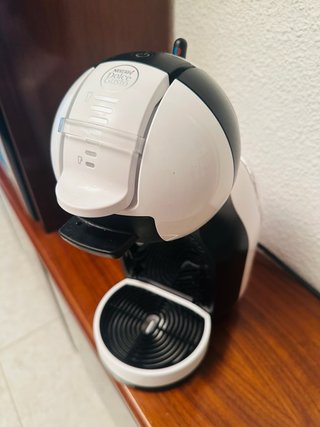 Cafetera Nescafé Dolce Gusto DeLonghi