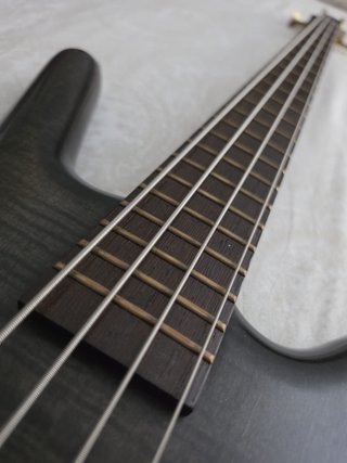 Bajo Warwick FNA Jazzman