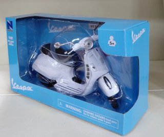 Vespa Piaggio GTS 300 Super Die-Cast 1:12