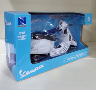 Vespa Piaggio GTS 300 Super Die-Cast 1:12