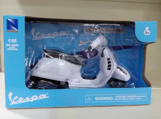 Vespa Piaggio GTS 300 Super Die-Cast 1:12