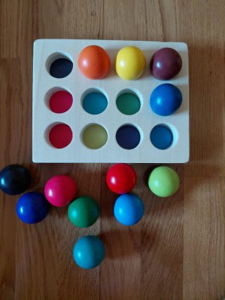 Juguete montessori bolas colores